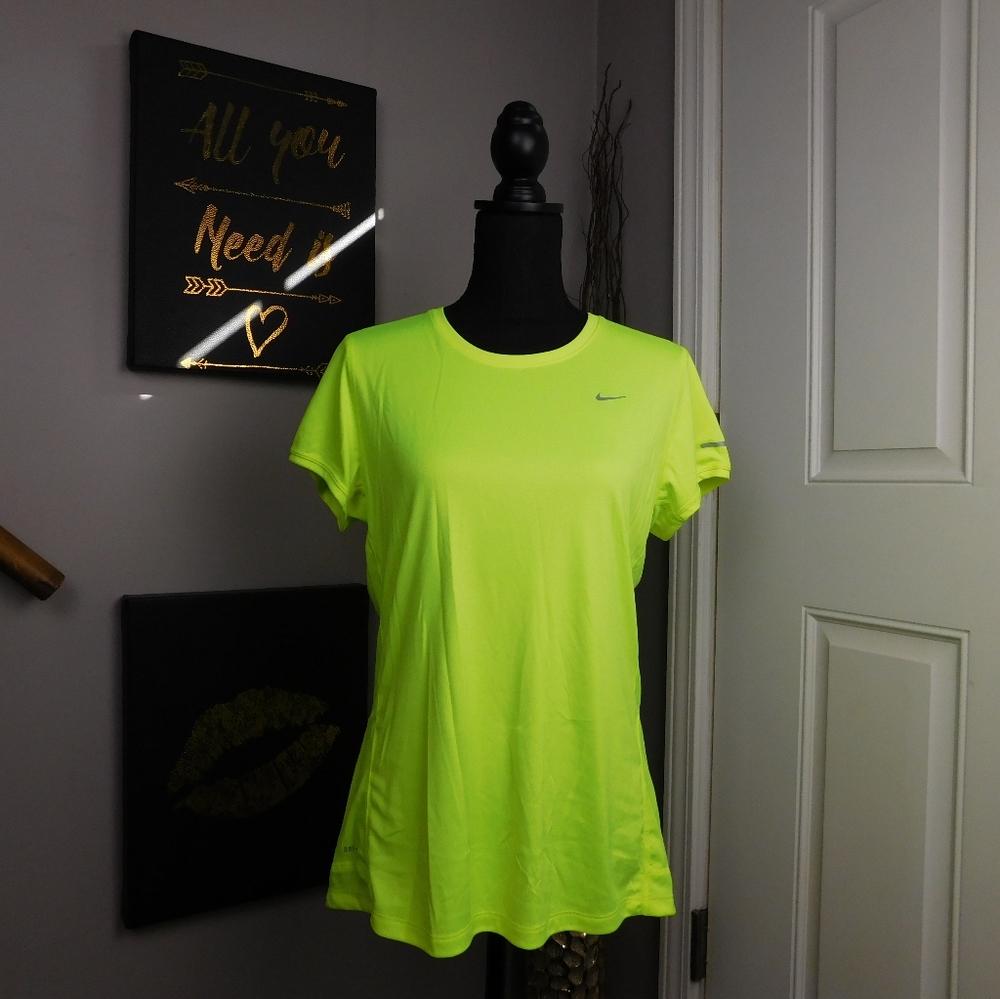 🌻 Nike Dri-Fit (L) Athletic Shirt